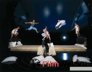онлайн кадр Цирк дю Солей: Кортео (видео) 2006 онлайн кадр из фильма