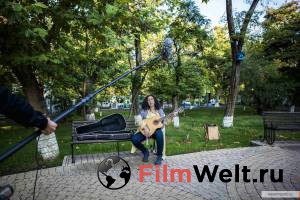 онлайн кадр Шесть музыкантов на фоне города 2016 онлайн кадр из фильма