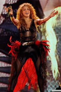 Смотреть Shakira In Concert: El Dorado World Tour онлайн